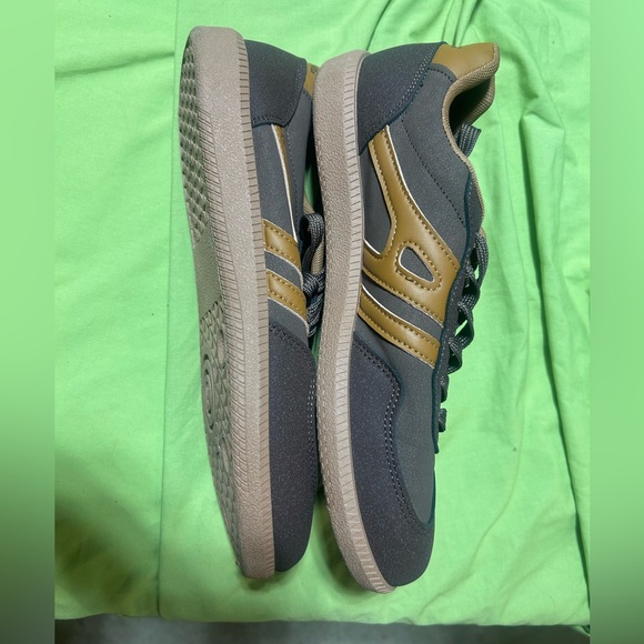 NEW Stylish Men's Sneakers in Brown and Tan - Picture 3 of 4